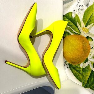 Manolo Blahnik pumps size 38.5 New